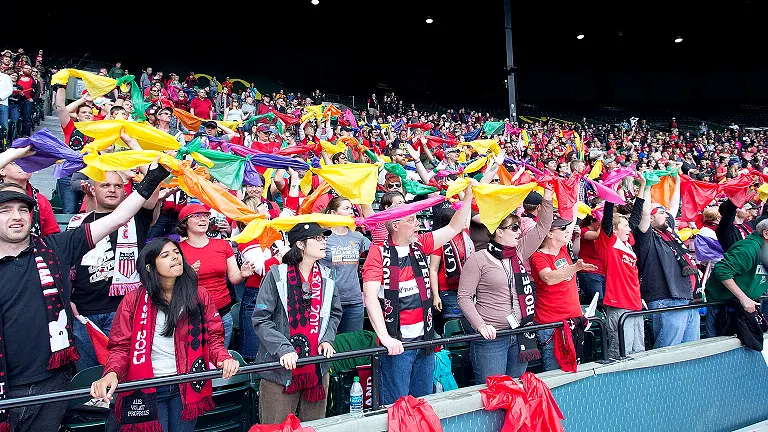 小组赛末轮同时开球时看台上的紧张画面(先看排序规则,再看比赛选择)